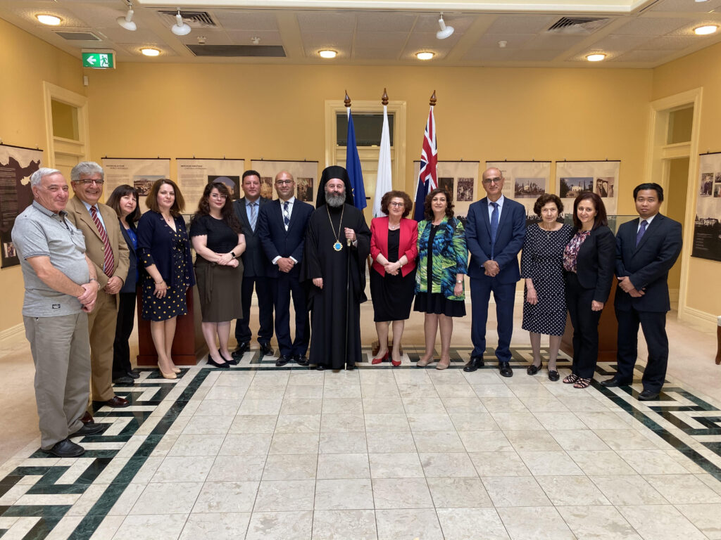 Επίσκεψη του Αρχιεπισκόπου Μακαρίου στην Κυπριακή Πρεσβεία