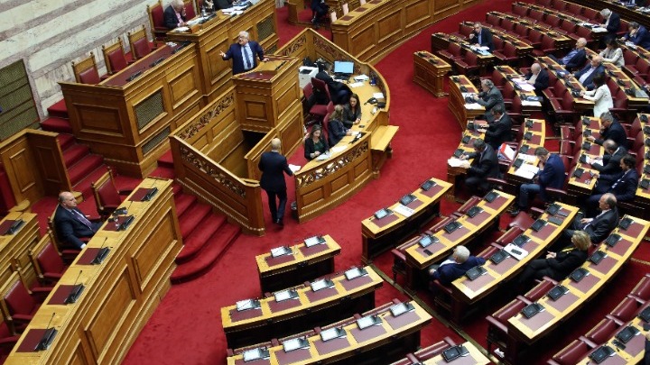 Αντιπαράθεση ΝΔ –ΣΥΡΙΖΑ στην Ολομέλεια για τις σχέσεις εκκλησίας-κράτους