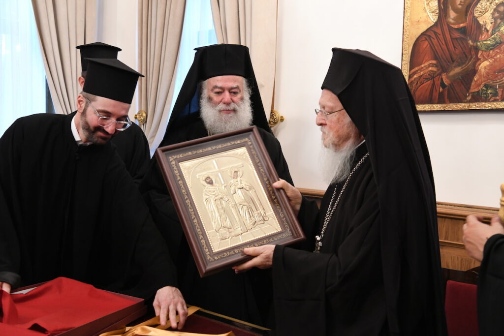 Θερμή υποδοχή του Πατρ. Αλεξανδρείας από τον Οικ. Πατριάρχη στο Φανάρι