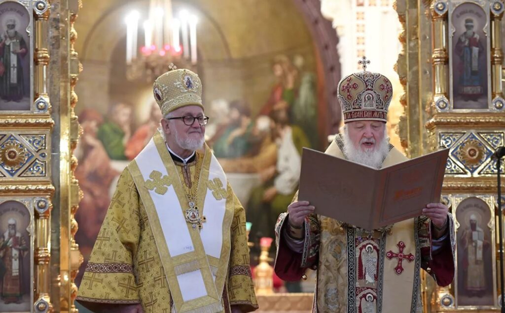 Руски патријарх предао поглавару Руског егзархата повељу о јединству са РПЦ