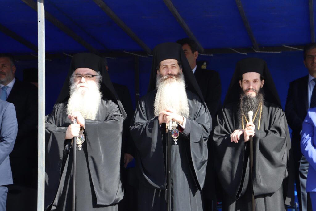 Οι τρείς Μητροπολίτες στην παρέλαση της Καστοριάς
