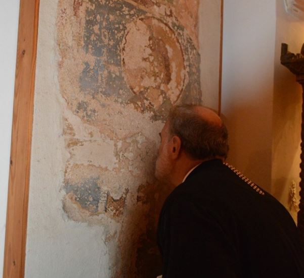 Προσκυνώντας τον Άγιο Ελπιδοφόρο