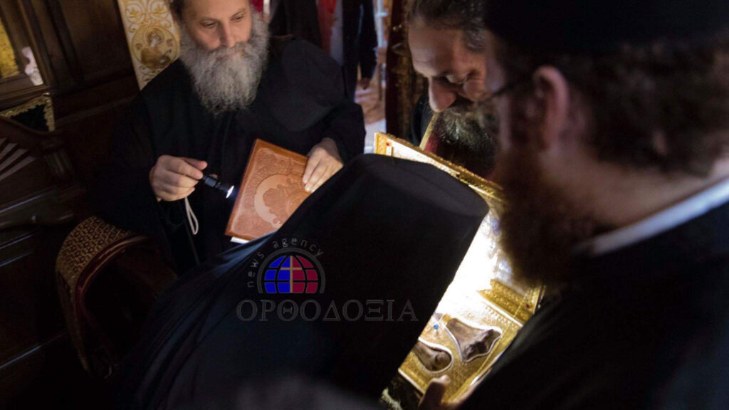 ΑΠΟΚΛΕΙΣΤΙΚΕΣ ΦΩΤΟΓΡΑΦΙΕΣ: Ο Οικουμενικός Πατριάρχης προσκυνά τα λείψανα του Γέροντα Ιωσήφ του Ησυχαστή