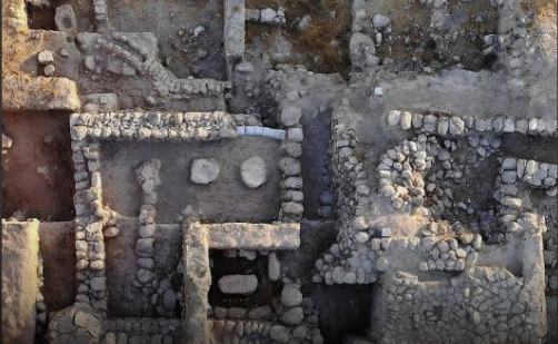 Μοναδική ανακάλυψη- Βρέθηκε η πέτρα που κρατούσε την Κιβωτό με τις Δέκα Εντολές σε ναό 3.100 ετών!