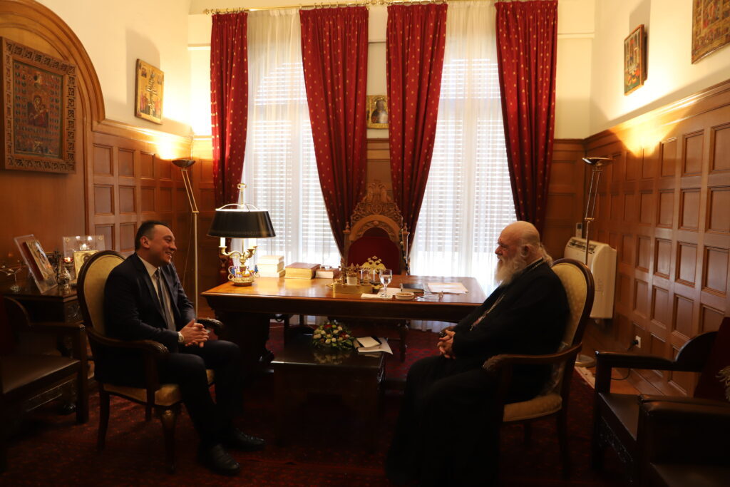 Новый заместитель министра иностранных дел встретился с Архиепископом Афин