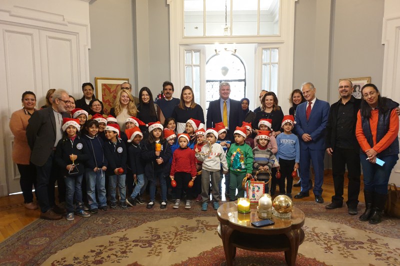 Ευχές από την Πρεσβεία της Ελλάδος και την Αχιλλοπούλειο (βίντεο)