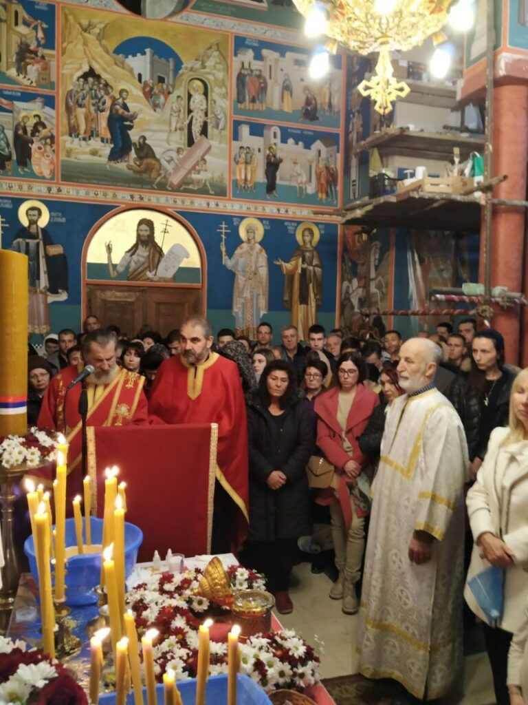 Хитон у храму св. Трифуна у Малом Мокром Лугу