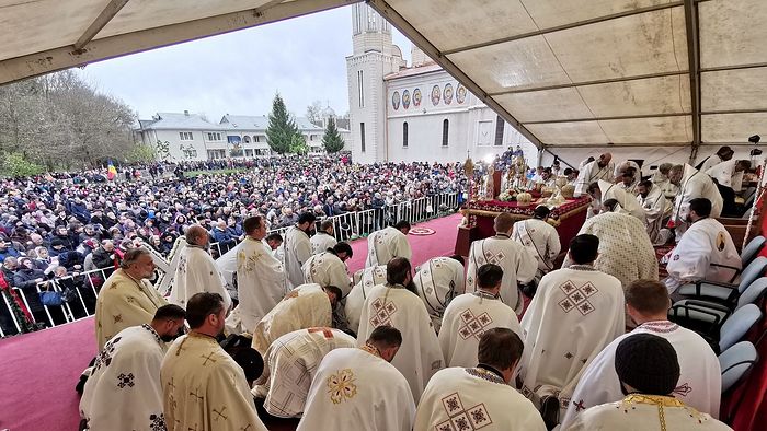 15,000 pilgrims gather at St. Andrew’s cave in southern Romania (+ VIDEO)