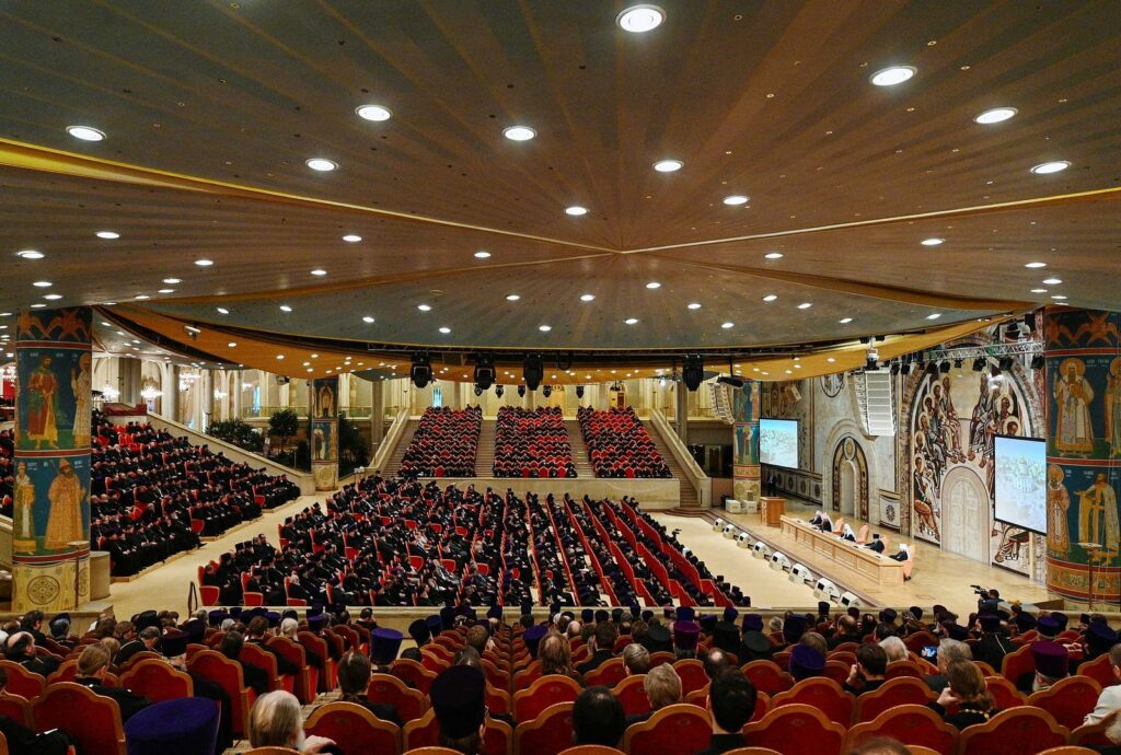 Святейший Патриарх Кирилл: Одно дело — пост для монаха, другое — для человека, выполняющего тяжелую физическую работу