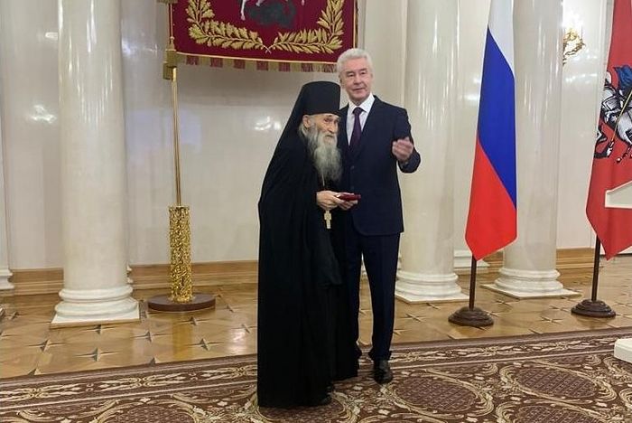 Мэр Москвы С.С. Собянин вручил схиархимандриту Илию (Ноздрину) орден Почета