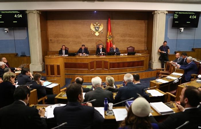 Черногорские политики отлучены от церковного общения