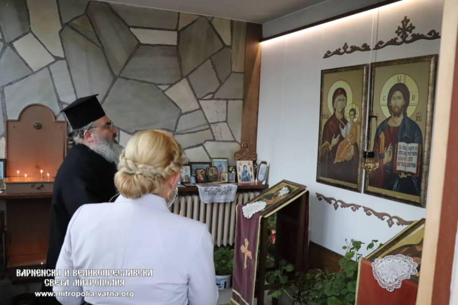 В навечерието на Рождество митр. Йоан посети Комплекса на социални услуги „Гергана“