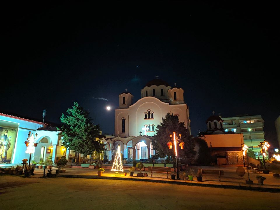 Βραδινή θεία λειτουργία για τα Χριστούγεννα