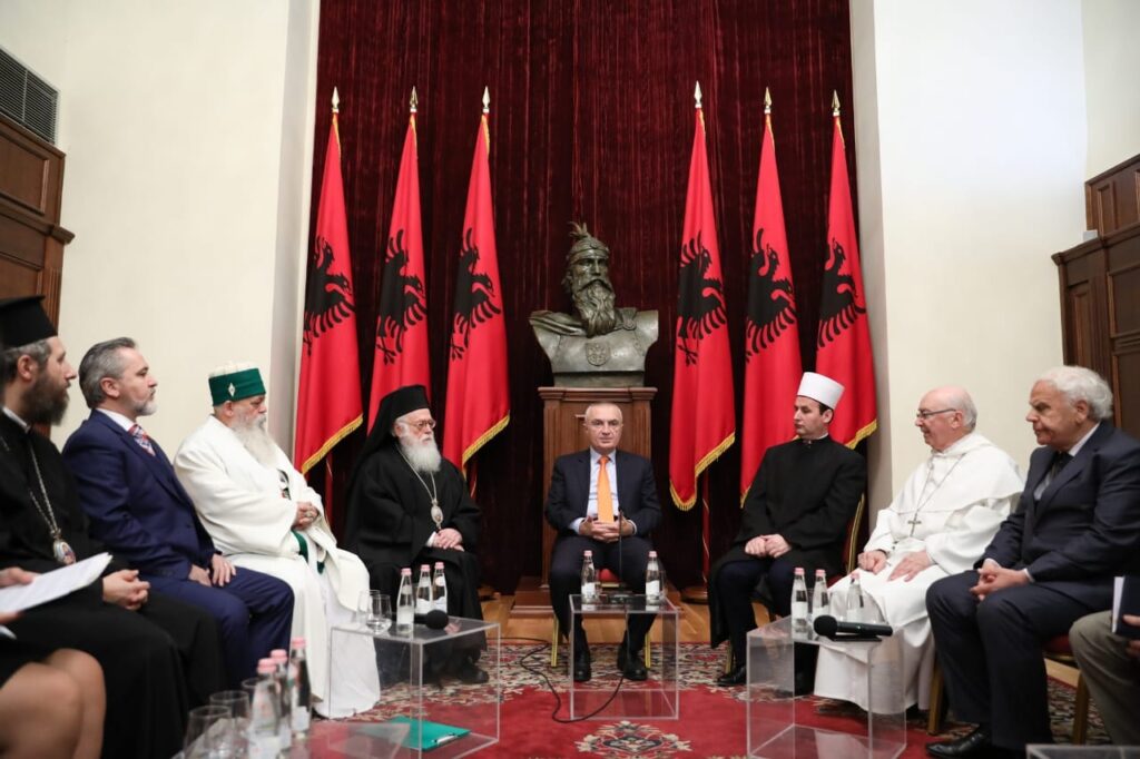 Αλβανία: Το “ευχαριστώ” του Ι. Μέτα στην εκκλησία