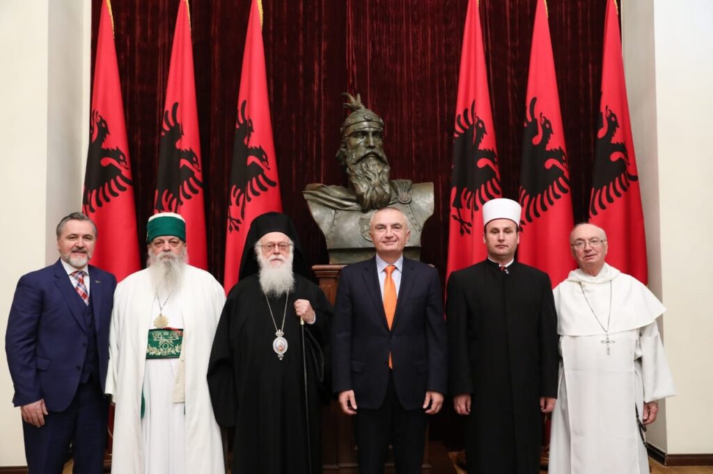 I falenderova me mirënjohje Krerët e Bashkësive Fetare