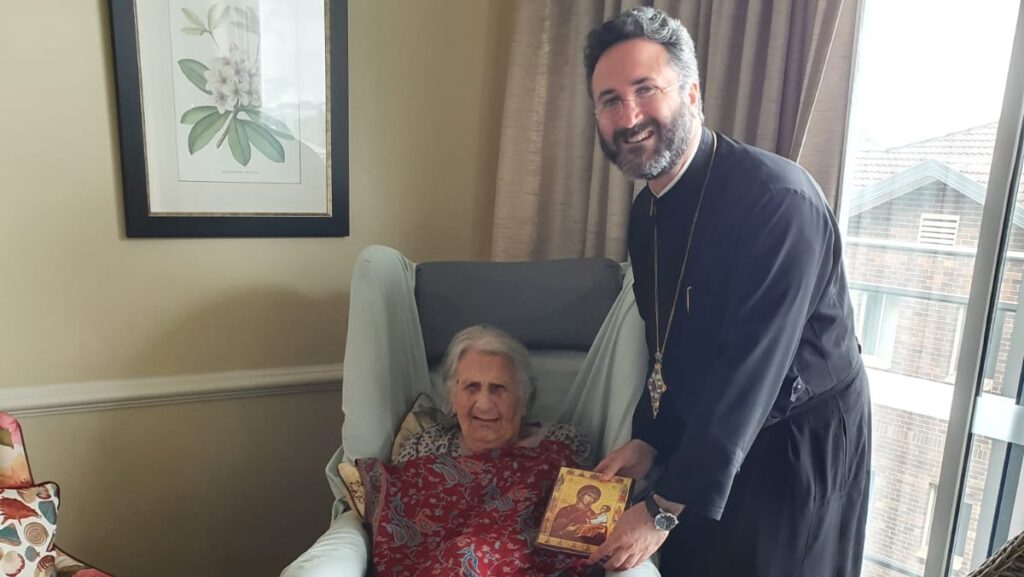 Metropolitan Basilios visits Alice Doumani on her 97th birthday