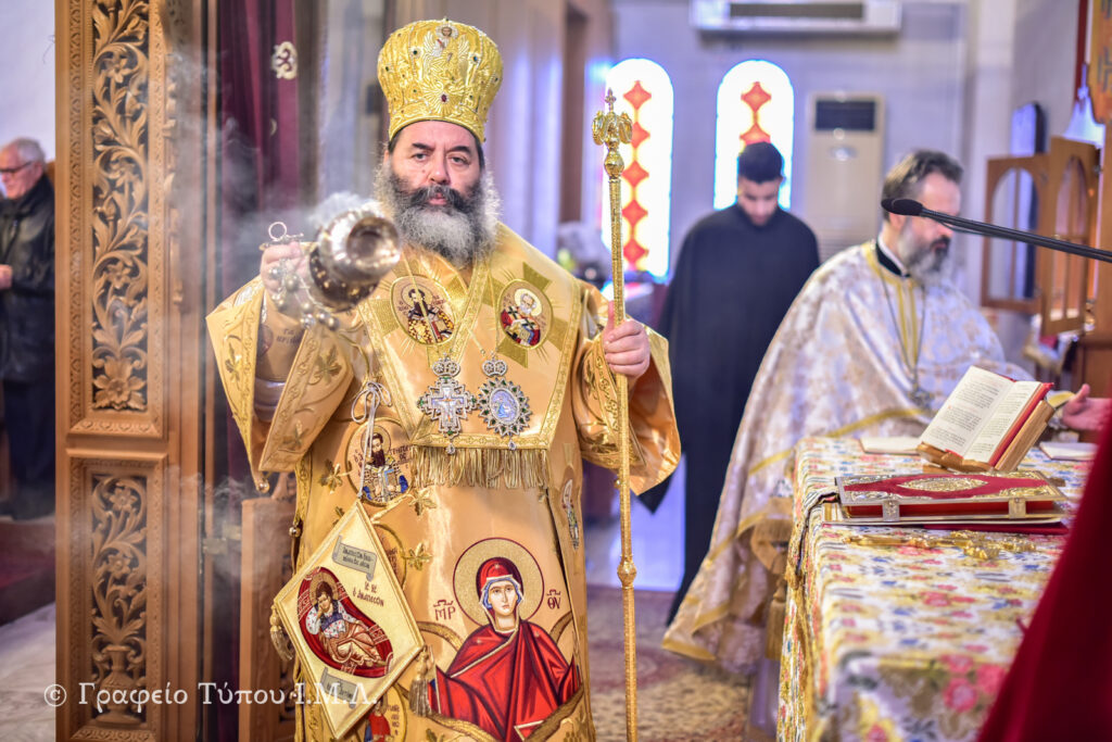 “Θα πρέπει να βιώνουμε τις εορτές Χριστοπρεπώς”