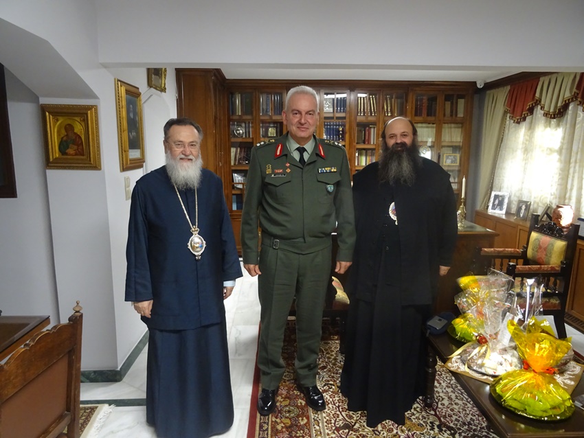 Ο Διοικητής της IV Μεραρχίας Πεζικού στον Μητροπολίτη Κορίνθου