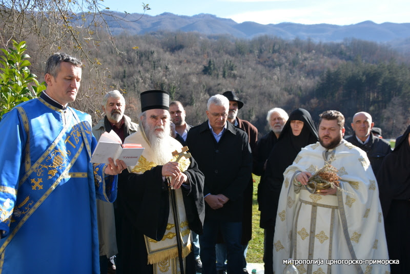 Митрополит Амфилохије: На богоубиству и братоубиству се не може градити Црна Гора и њена будућност