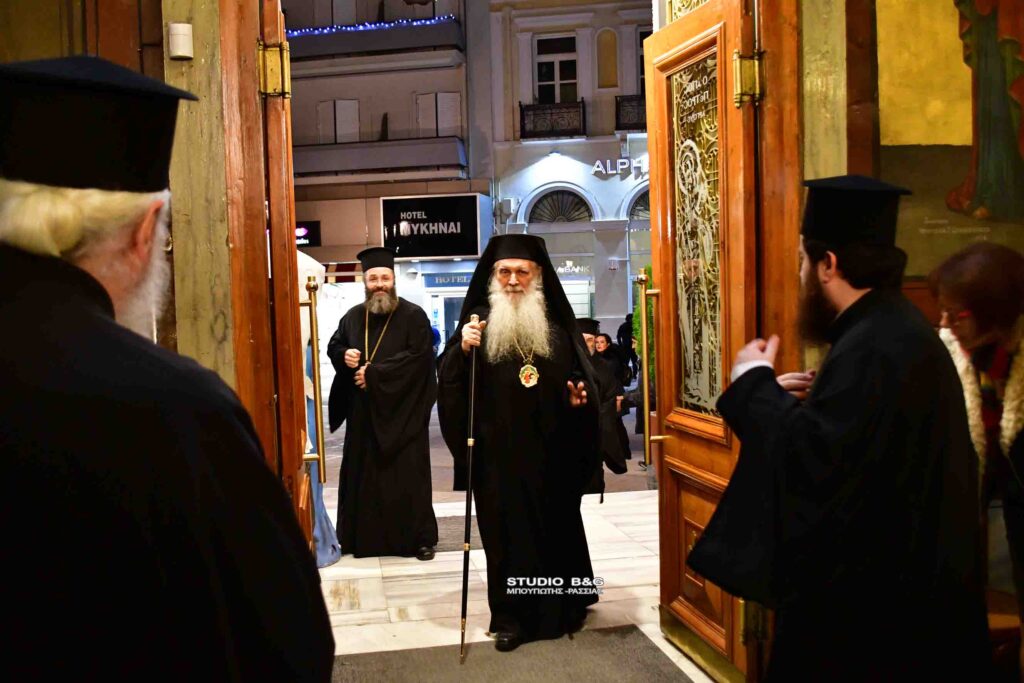 ΑΡΓΟΣ: Εσπερινός Χριστουγέννων στον Καθεδρικό Ι.Ν Αγίου Πέτρου