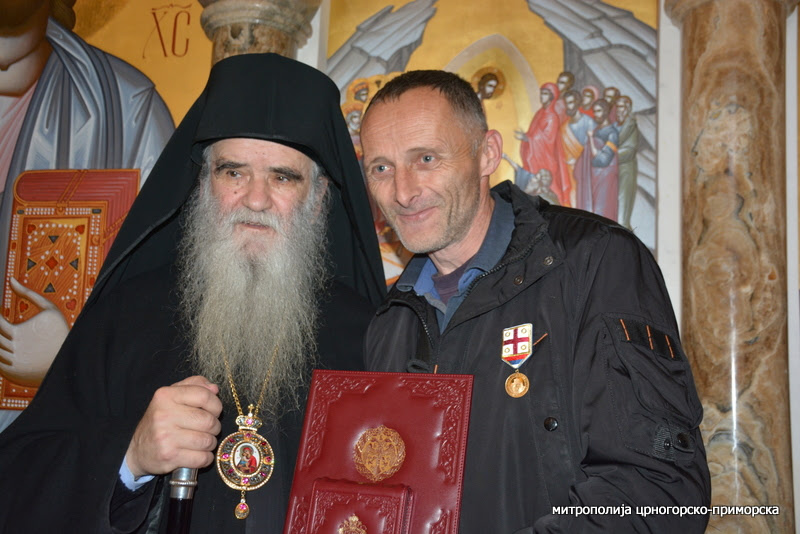 Митрополит Амфилохије: Храмови припадају народу, а не безбожницима!