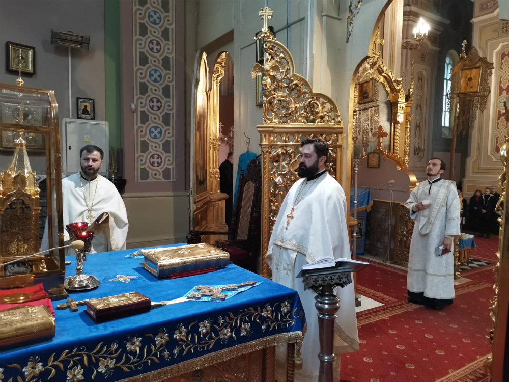 Liturghie în limba română la Catedrala din Varşovia în contextul Zilei Naţionale a României