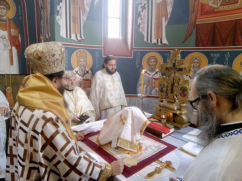 Епископ Јустин у канонској посети Цркви у Книћу