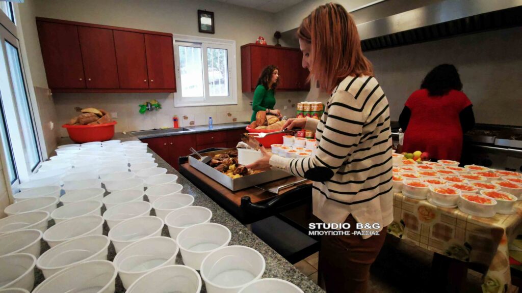 Χριστούγεννα στο συσσίτιο απόρων στο Ναύπλιο