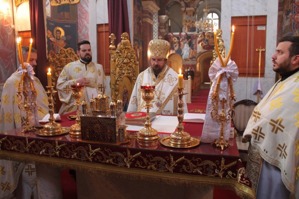 Света Архијерејска Литургија у Карловцу