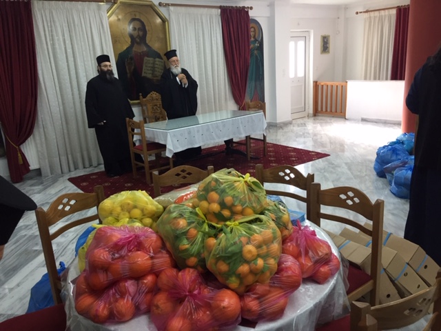 Τρόφιμα μοίρασε “Το Καλάθι του Πτωχού Αδελφού” στην Τρίπολη