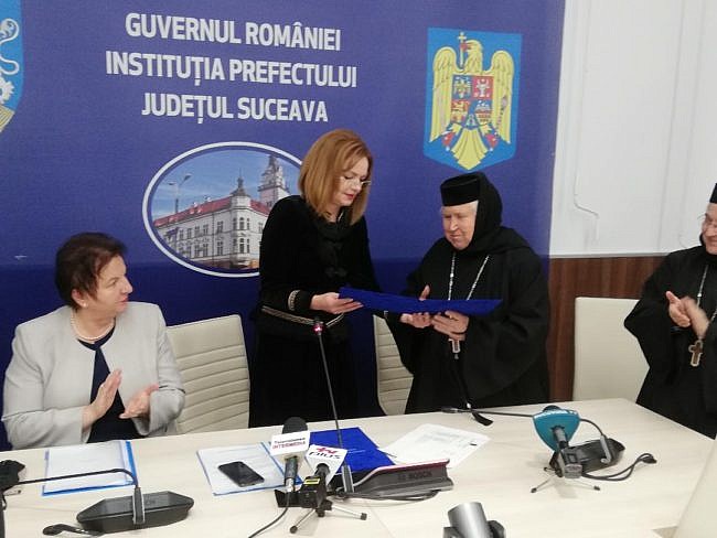 Stareța Mănăstirii Voroneț a fost distinsă cu o diplomă de excelență din partea Prefecturii Suceava