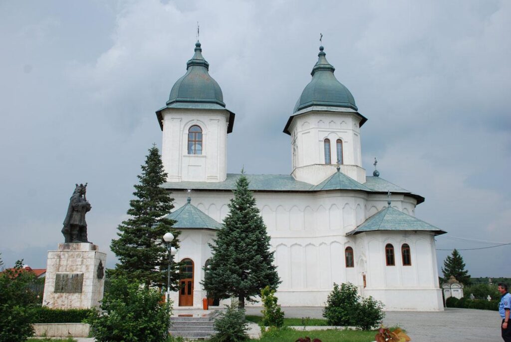 Episcopul Ioachim Mareș va fi pomenit la catedrala episcopală din Huși la 10 ani de la trecerea la cele veșnice