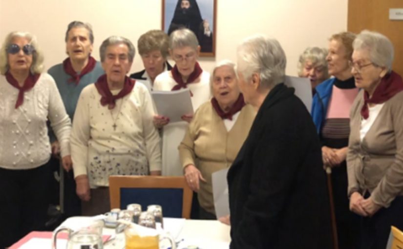 Κάλαντα στον Μητρ. Πειραιώς έψαλλαν οι γέροντες και οι γερόντισσες του Γηροκομείου Πειραιώς