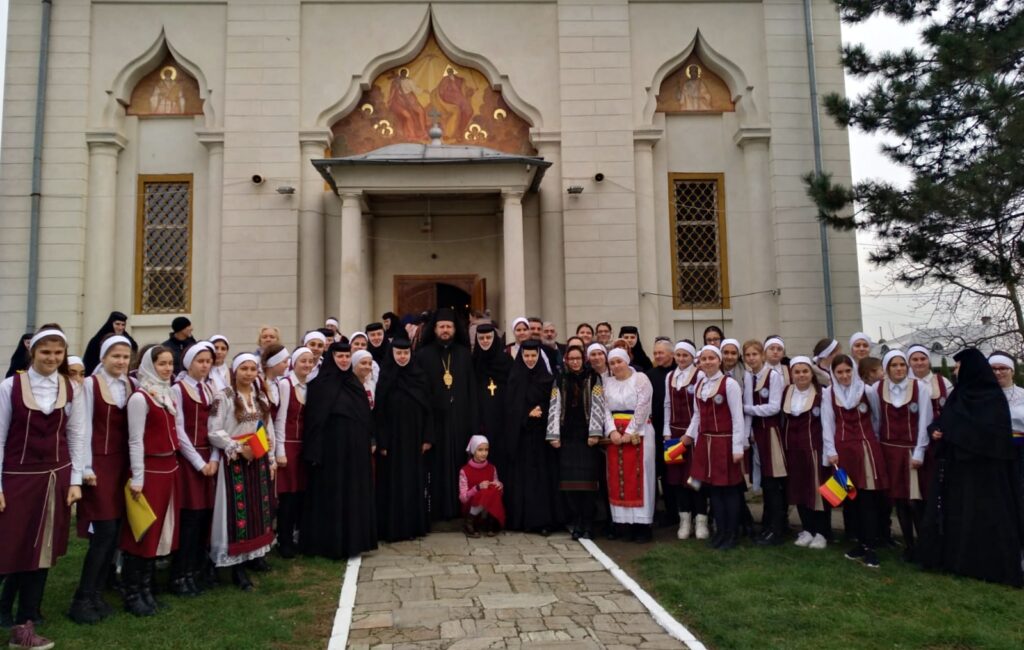 Seminarul Teologic Ortodox de la Mănăstirea Pasărea, înfiinţat în urmă cu un sfert de secol, şi-a serbat ocrotitoarea