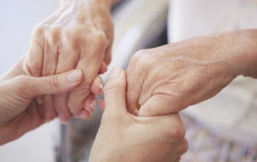 Bucurie pentru o bunică ș-un bunicuț”, campanie de colectare donaţii pentru vârstnici la Iaşi