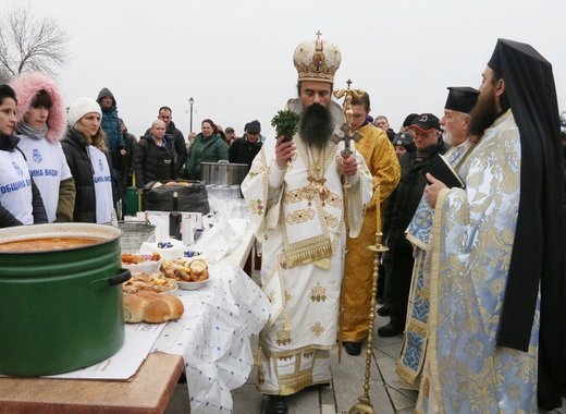 Във Видин запалиха уникално кандило в чест на Николай Чудотворец