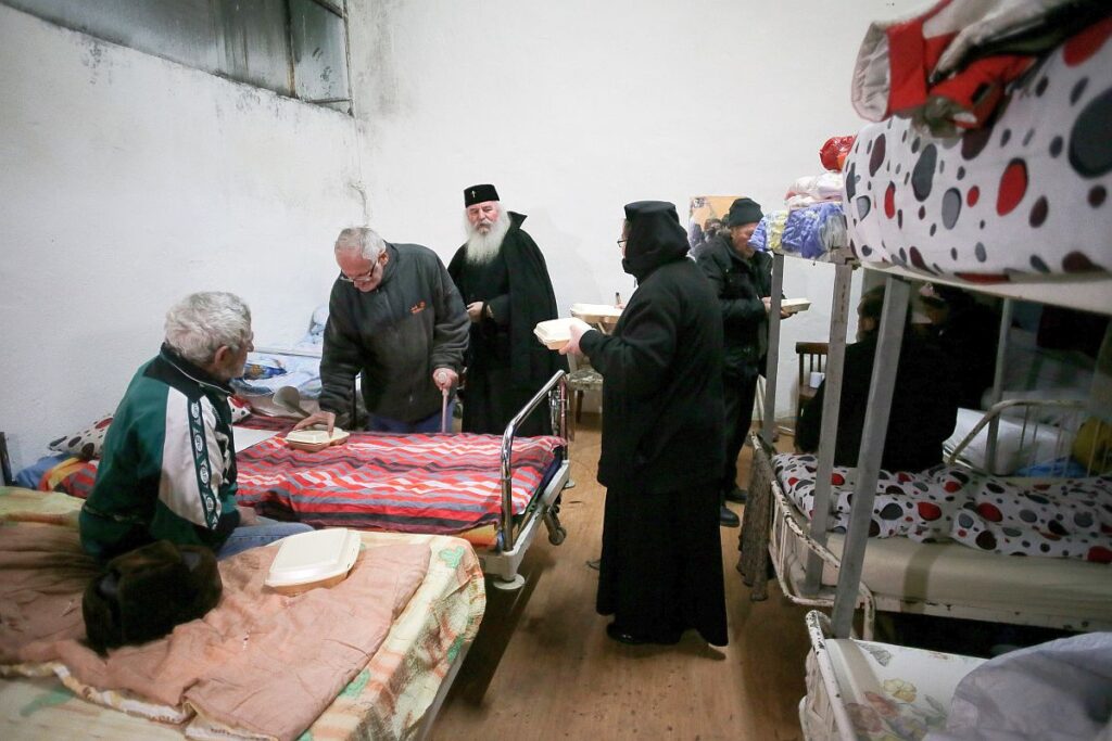 Ρουμάνοι Ιεράρχες κοντά στους αστέγους