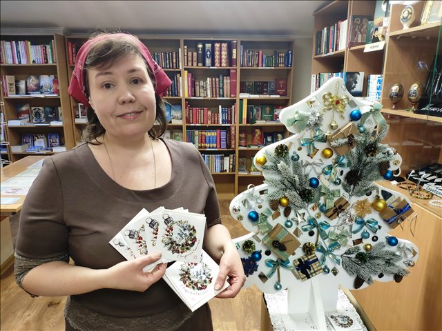 «Постараемся хоть немного компенсировать их тяжелое детство и подарить внимание»: акция «Елка желаний» для пожилых прихожан проходит в Успенском соборе на ВИЗе