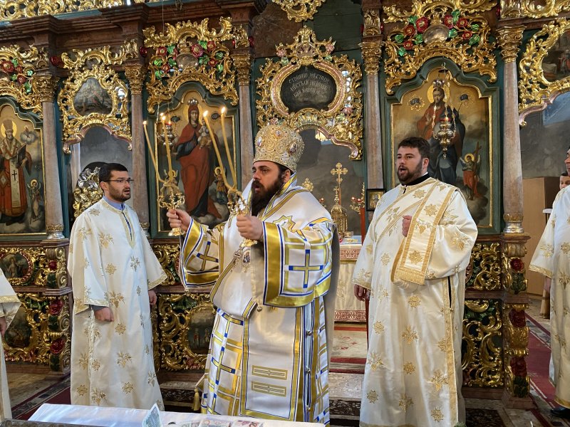 Света архијерејска Литургија у Боботи