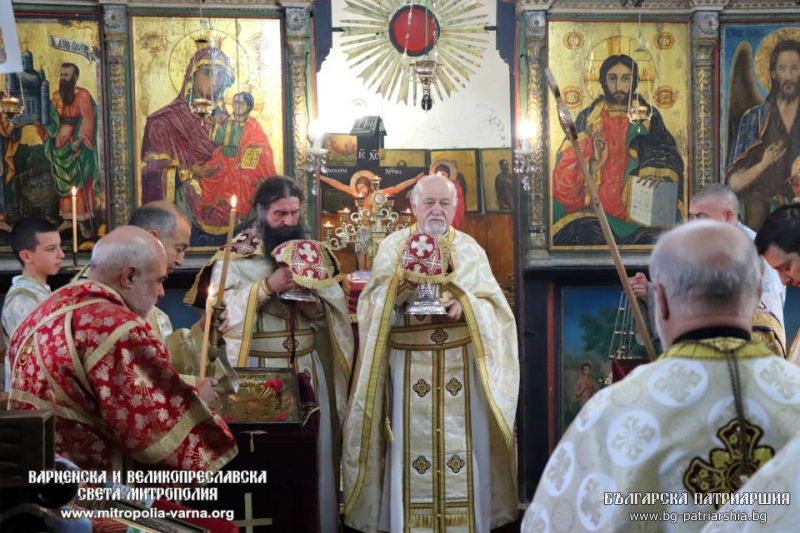 Божествена света Литургия в храм “Свети апостоли Петър и Павел” – град Велики Преслав