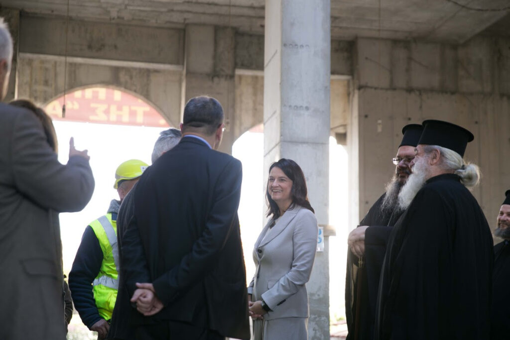 Υπό ανέγερση ναό επισκέφθηκε η υπουργός Παιδείας