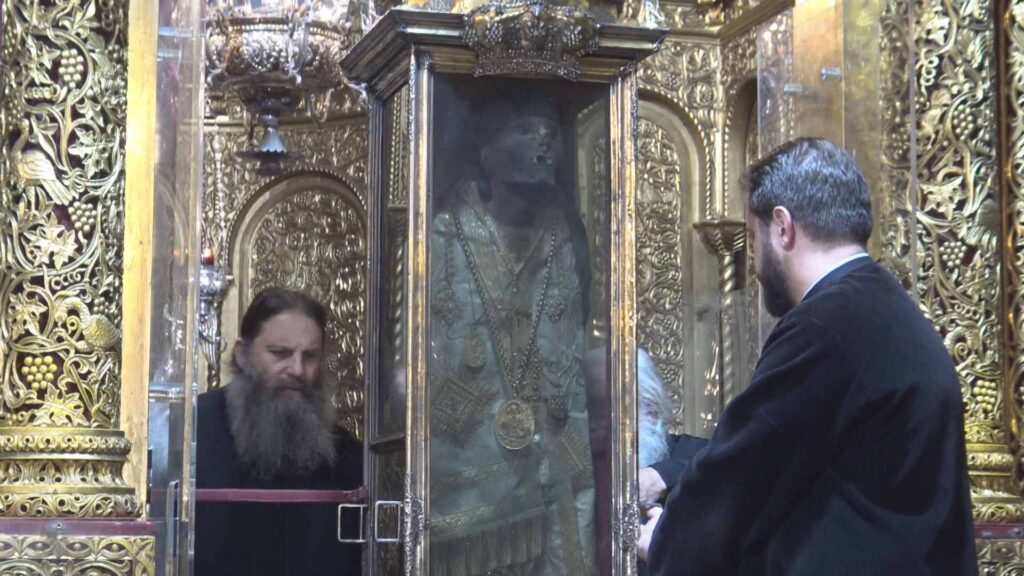 Ο Άγιος Διονύσιος βγήκε στην θύρα Του (Βίντεο)
