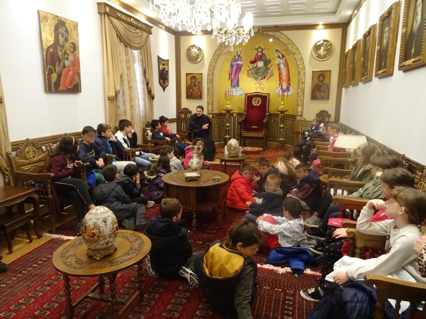 Επίσκεψη μαθητών της Κορίνθου στο παρεκκλήσιο της Αγίας Φωτεινής