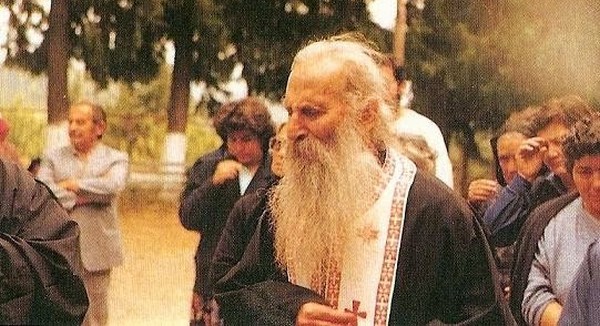 Όσιος Ιάκωβος Τσαλίκης: “Η προσευχή στηρίζει τον άνθρωπο”