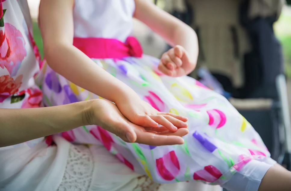 В РПЦ призвали родителей девочки, живущей в больнице, забрать ее домой