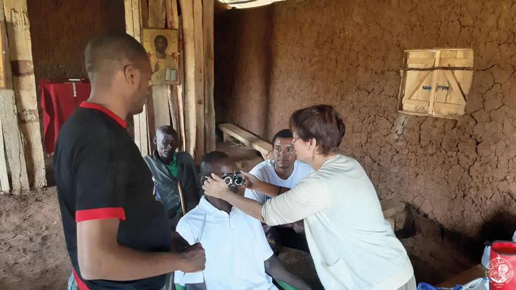 Μία ελληνίδα οφθαλμίατρος στις ενορίες της δυτικής Κένυας