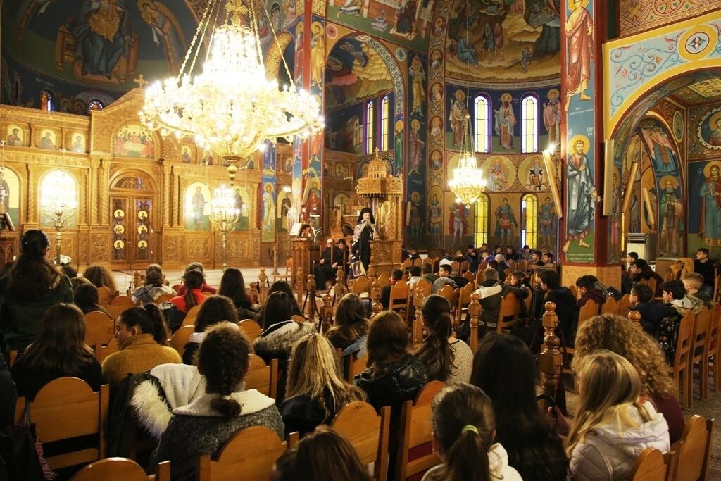 Ο Ναυπάκτου Ιερόθεος στον εκκλησιασμό των σχολείων