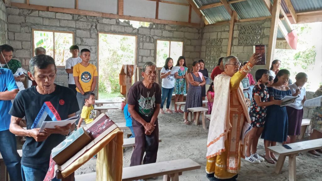 Χριστούγεννα στα μερεμέτια του τσιμέντου στο Λέϊκ Σεμπού