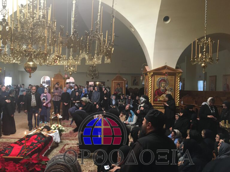 Через несколько часов Аризона попрощается с усопшим старцем Ефремом Аризонским — большое количество верующих со всего мира поклоняется его праху (ФОТО)