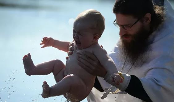 Η Ρωσική Εκκλησία αλλάζει τους κανόνες βάφτισης